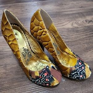 Naughty Monkey Snakeskin Gold Feather Design Pumps Heels Size 7